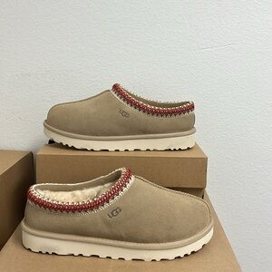 - UGG TASMAN